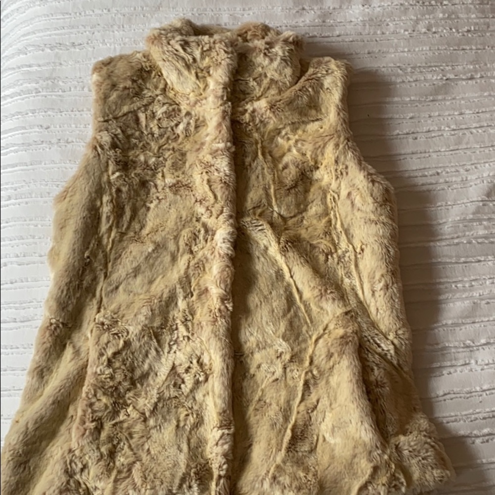 ❌SOLD Kristen Blake Faux Fur Vest - Picture 6 of 9